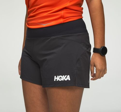 Hoka One One Dame Performance Woven 4" Short Bottoms Svart Norge-72JVD